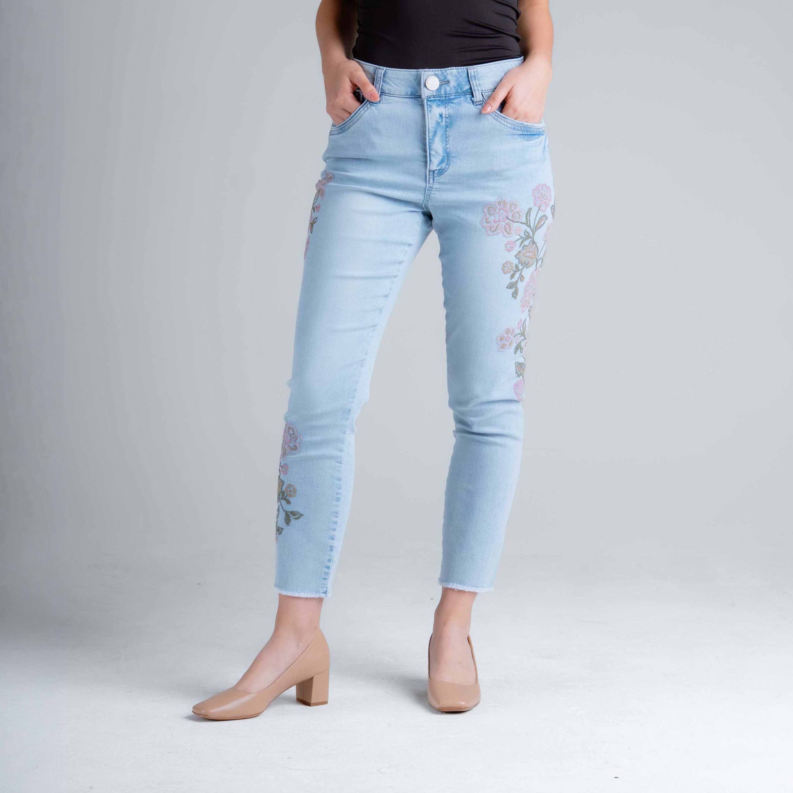 JEANS CON BORDADO