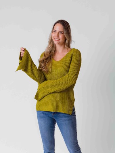SWEATER ESCOTE EN V
