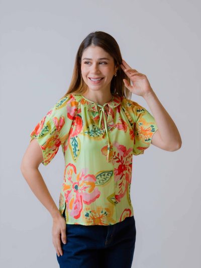 BLUSA M/C PLISADA  ESTAMPADA