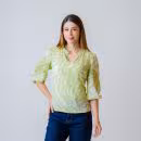 BLUSA M/L ESTAMPADA RAYADO CON APLICACION