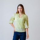 BLUSA M/L ESTAMPADA RAYADO CON APLICACION